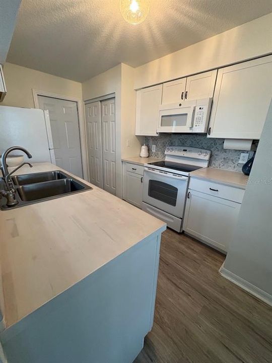 For Sale: $315,000 (3 beds, 2 baths, 1122 Square Feet)