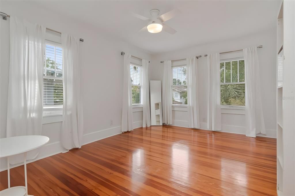 En Renta: $6,990 (4 camas, 3 baños, 2736 Pies cuadrados)