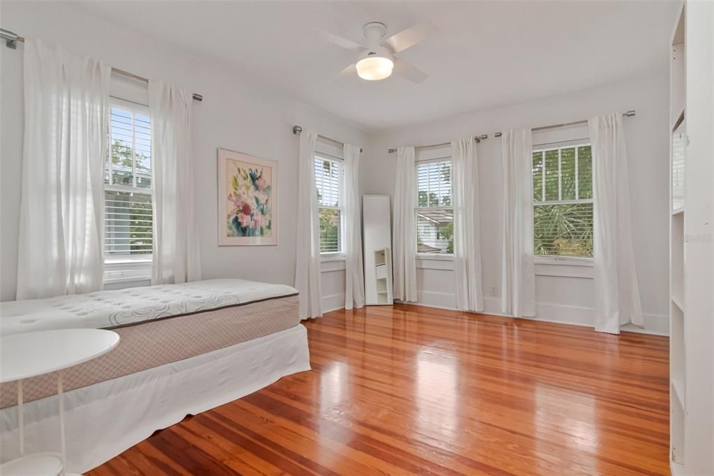 En Renta: $6,990 (4 camas, 3 baños, 2736 Pies cuadrados)