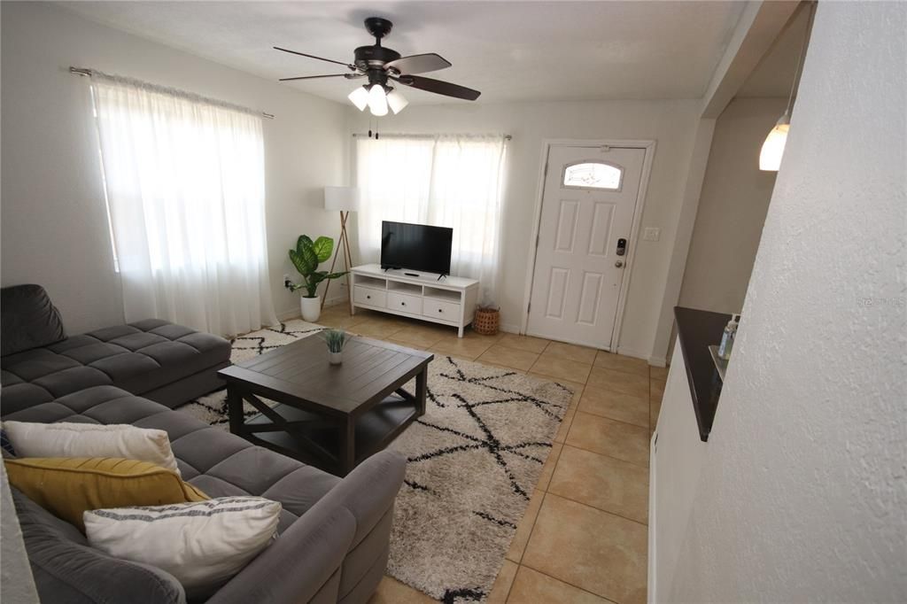 В аренду: $3,595 (4 спален, 2 ванн, 1391 Квадратных фут)