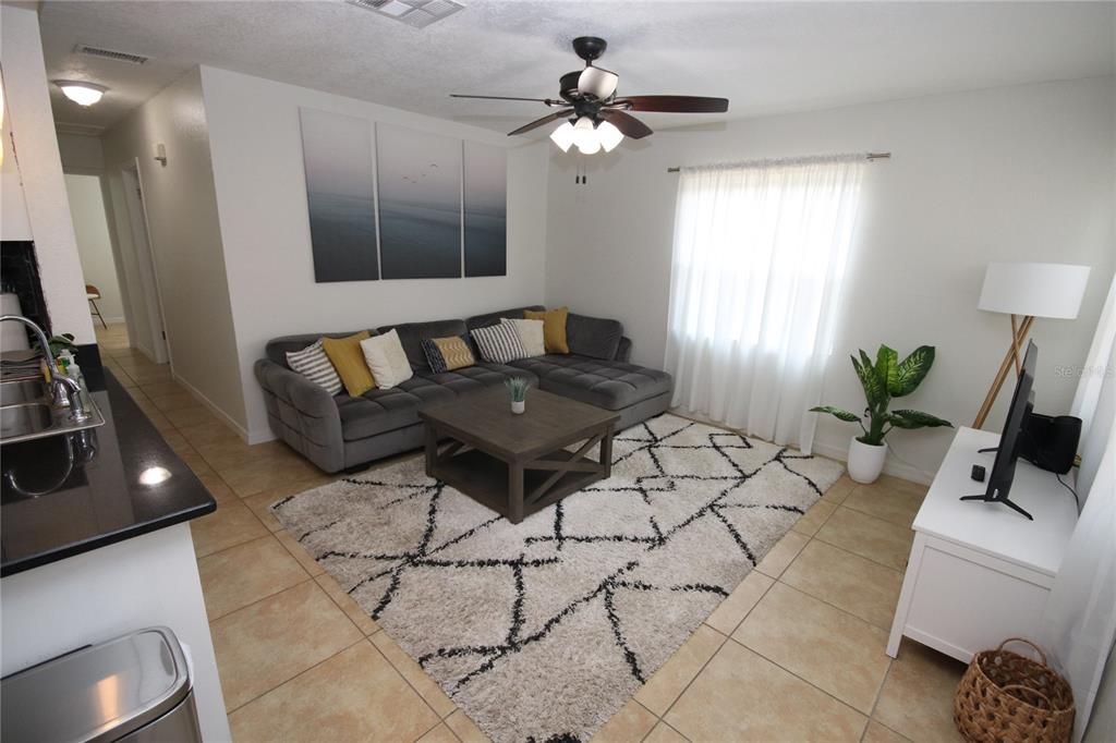 В аренду: $3,595 (4 спален, 2 ванн, 1391 Квадратных фут)