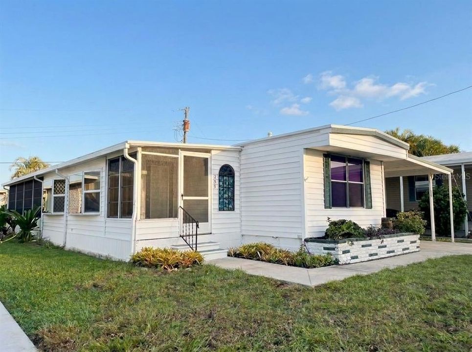 Active With Contract: $119,000 (2 beds, 2 baths, 1292 Square Feet)
