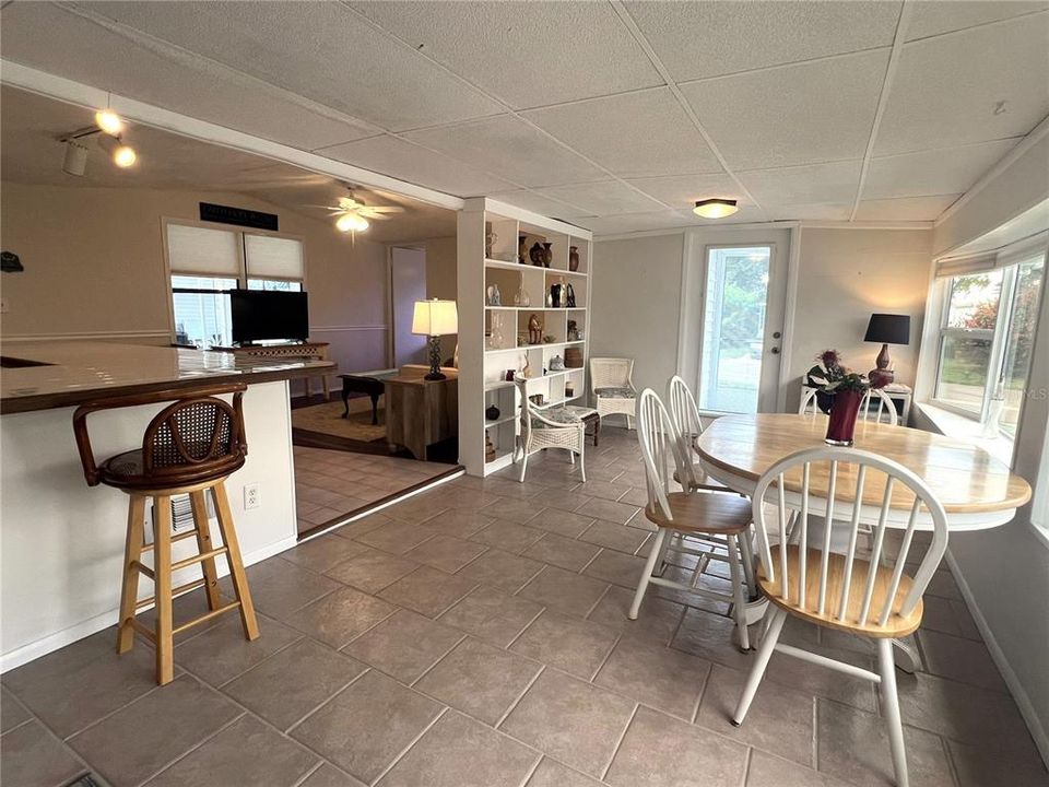 Active With Contract: $119,000 (2 beds, 2 baths, 1292 Square Feet)