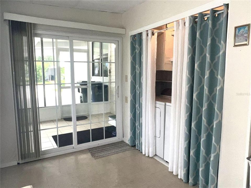 Active With Contract: $119,000 (2 beds, 2 baths, 1292 Square Feet)