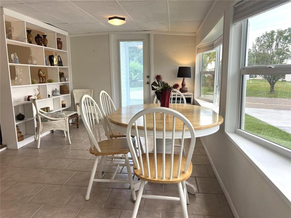 Active With Contract: $119,000 (2 beds, 2 baths, 1292 Square Feet)