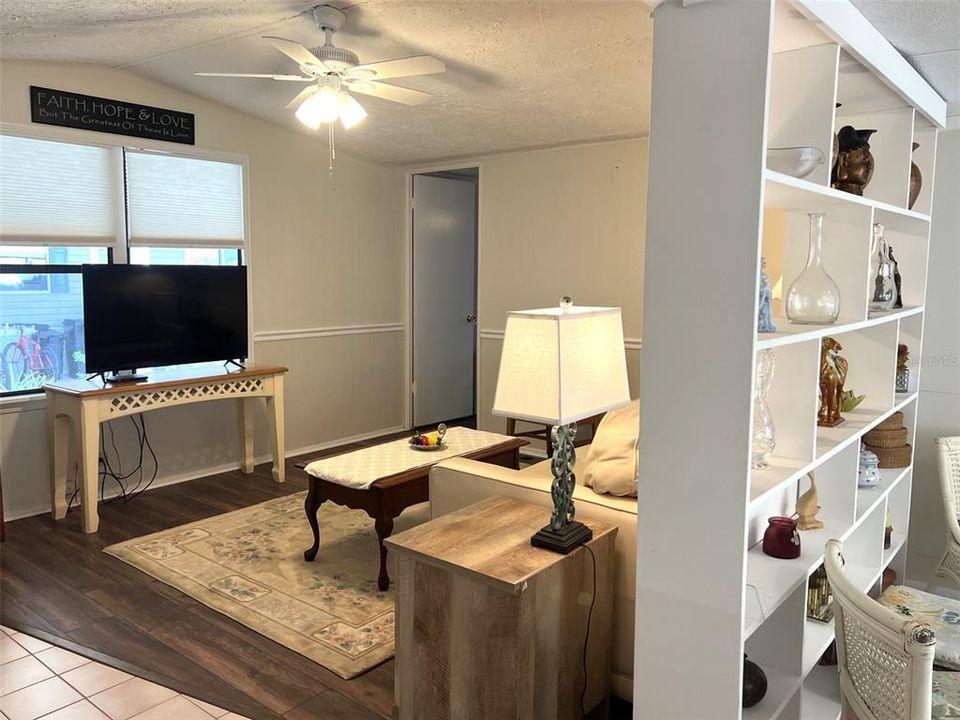 Active With Contract: $119,000 (2 beds, 2 baths, 1292 Square Feet)