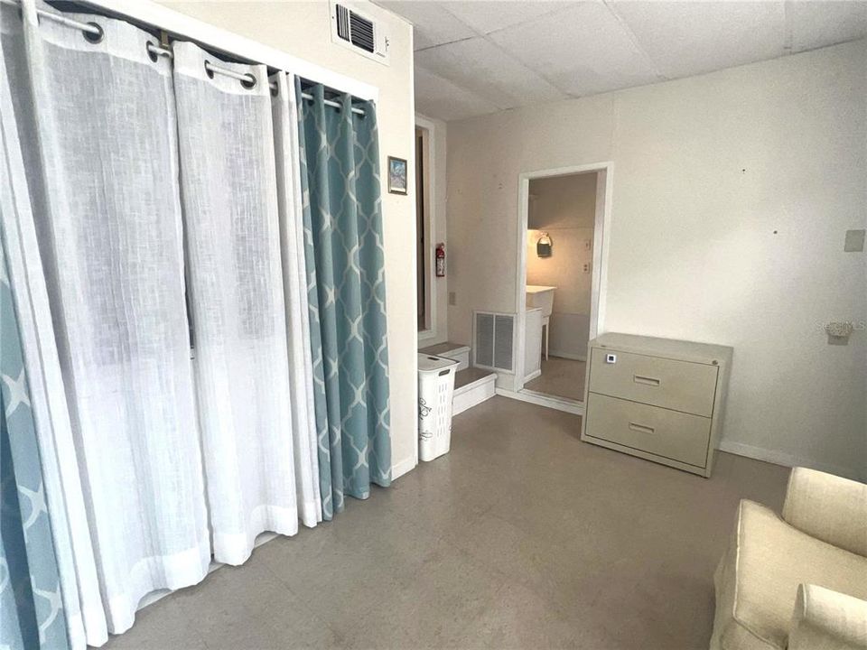 Active With Contract: $119,000 (2 beds, 2 baths, 1292 Square Feet)