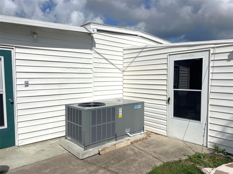 Active With Contract: $119,000 (2 beds, 2 baths, 1292 Square Feet)