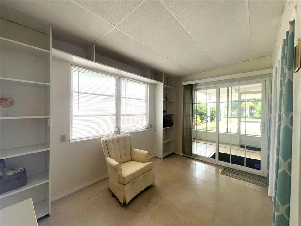 Active With Contract: $119,000 (2 beds, 2 baths, 1292 Square Feet)