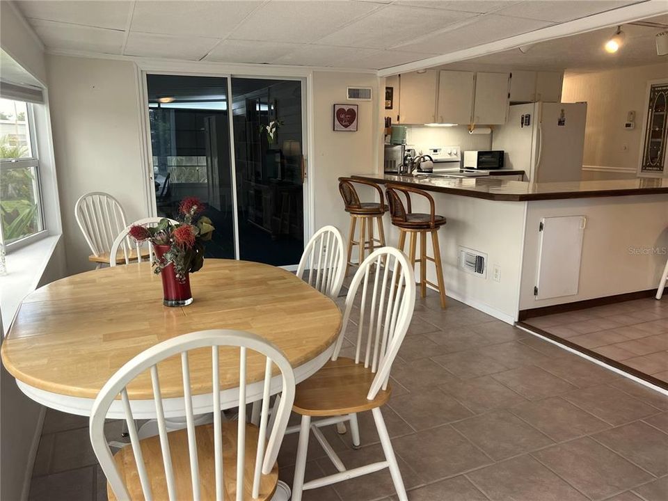 Active With Contract: $119,000 (2 beds, 2 baths, 1292 Square Feet)
