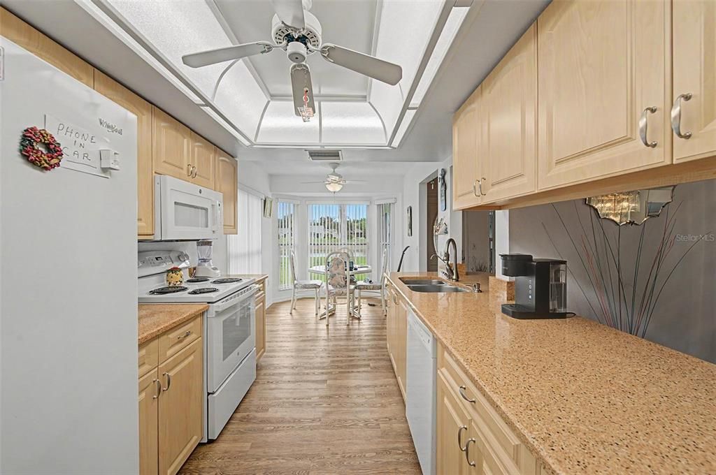 На продажу: $349,500 (2 спален, 2 ванн, 1714 Квадратных фут)
