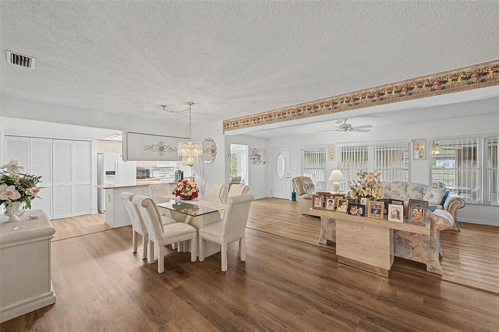На продажу: $349,500 (2 спален, 2 ванн, 1714 Квадратных фут)