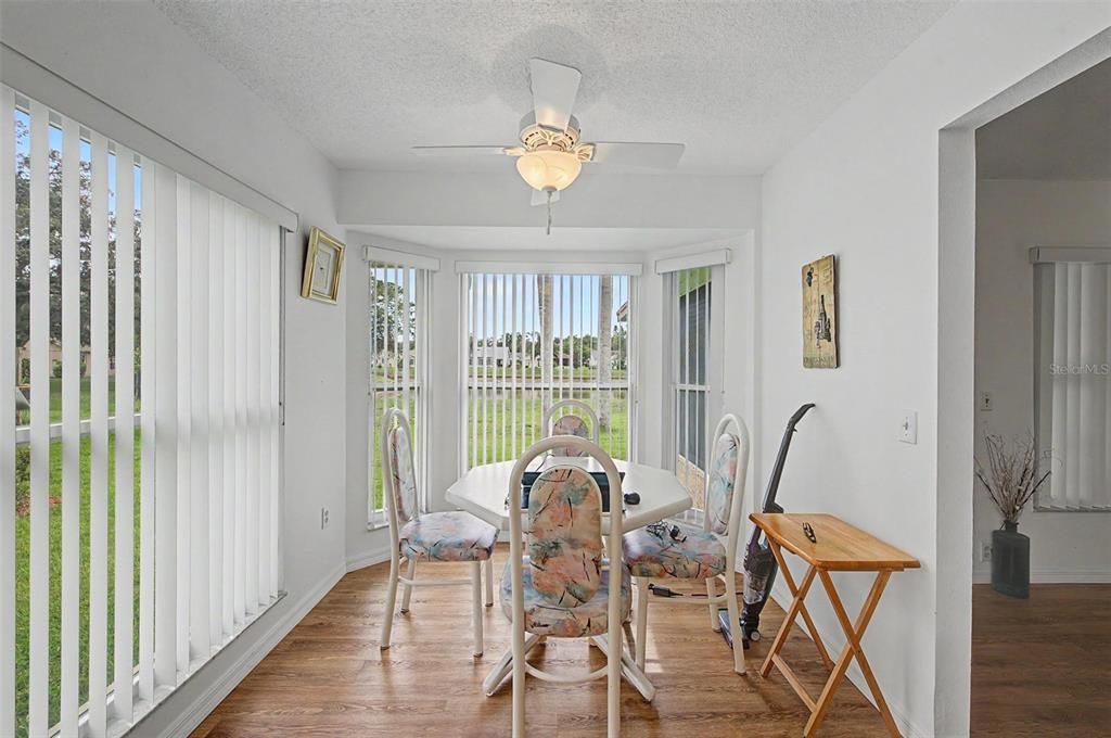 На продажу: $349,500 (2 спален, 2 ванн, 1714 Квадратных фут)