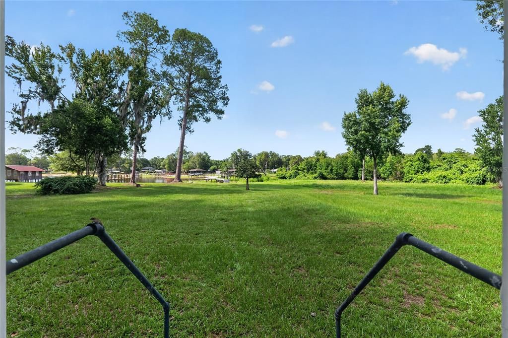 For Sale: $250,000 (2 beds, 1 baths, 936 Square Feet)