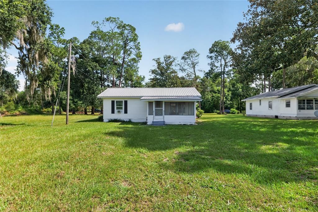 For Sale: $250,000 (2 beds, 1 baths, 936 Square Feet)