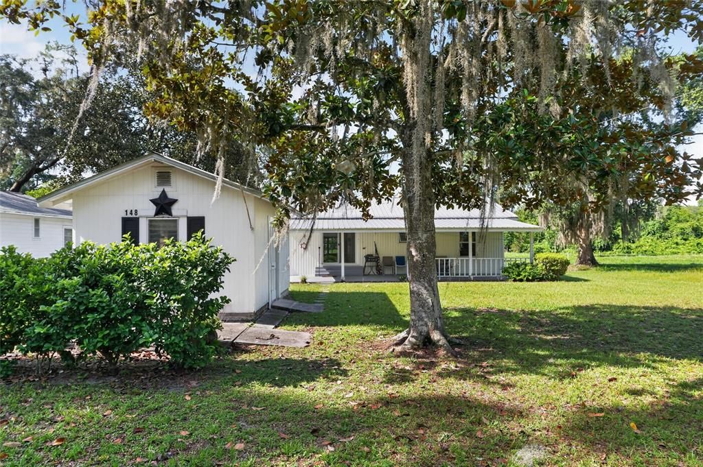For Sale: $250,000 (2 beds, 1 baths, 936 Square Feet)