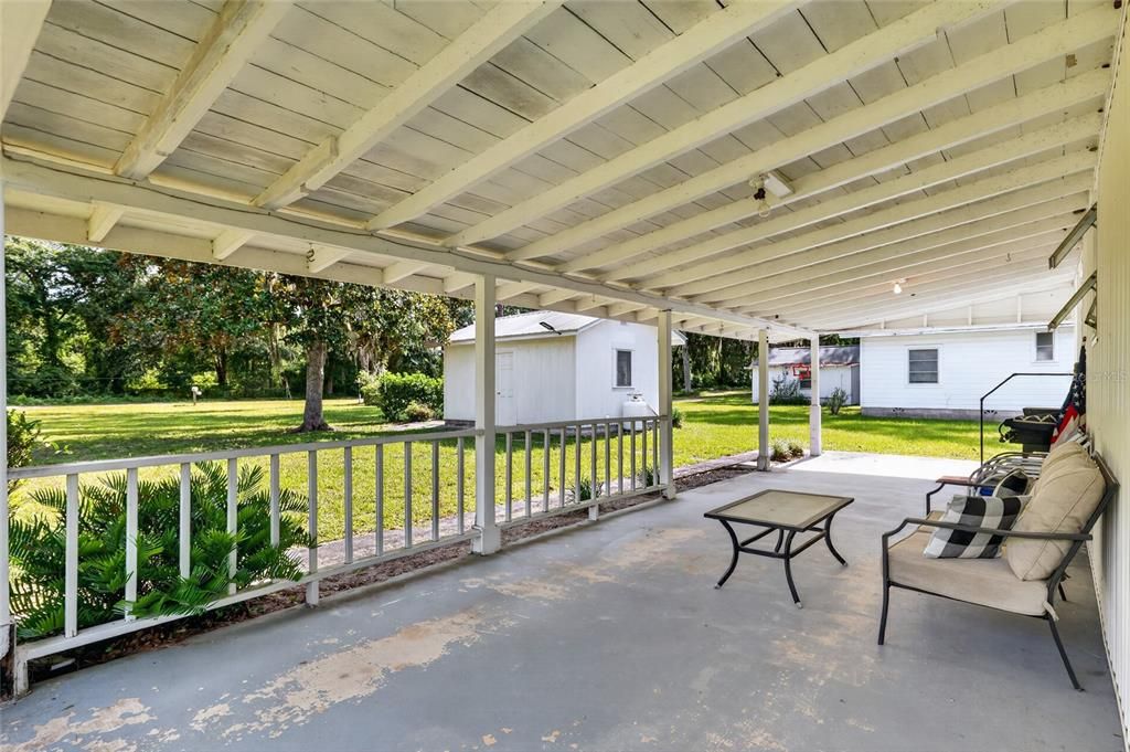 For Sale: $250,000 (2 beds, 1 baths, 936 Square Feet)