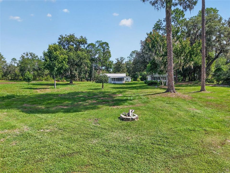 For Sale: $250,000 (2 beds, 1 baths, 936 Square Feet)