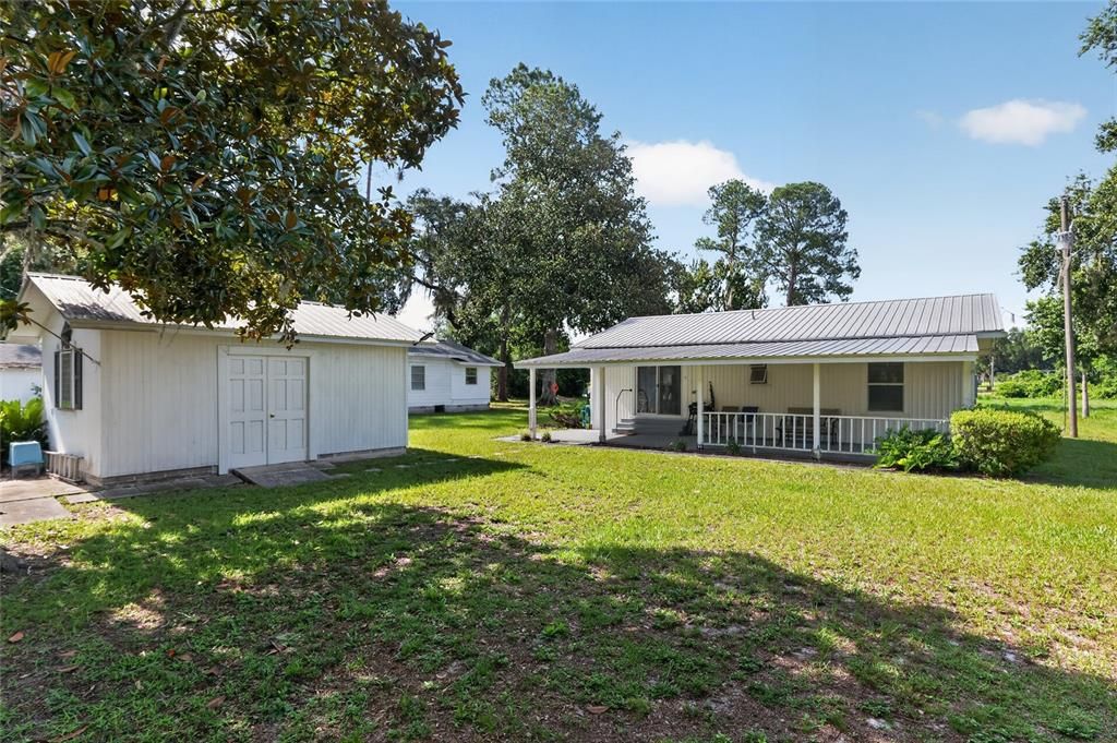 For Sale: $250,000 (2 beds, 1 baths, 936 Square Feet)