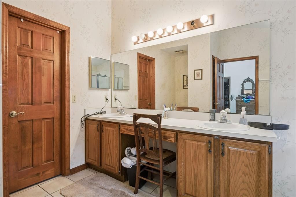 For Sale: $399,000 (3 beds, 2 baths, 1919 Square Feet)