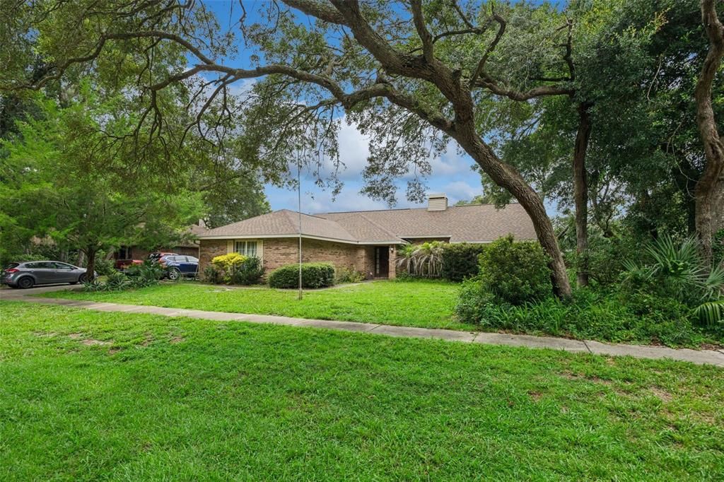 For Sale: $399,000 (3 beds, 2 baths, 1919 Square Feet)
