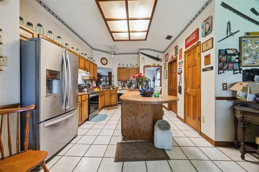 For Sale: $399,000 (3 beds, 2 baths, 1919 Square Feet)