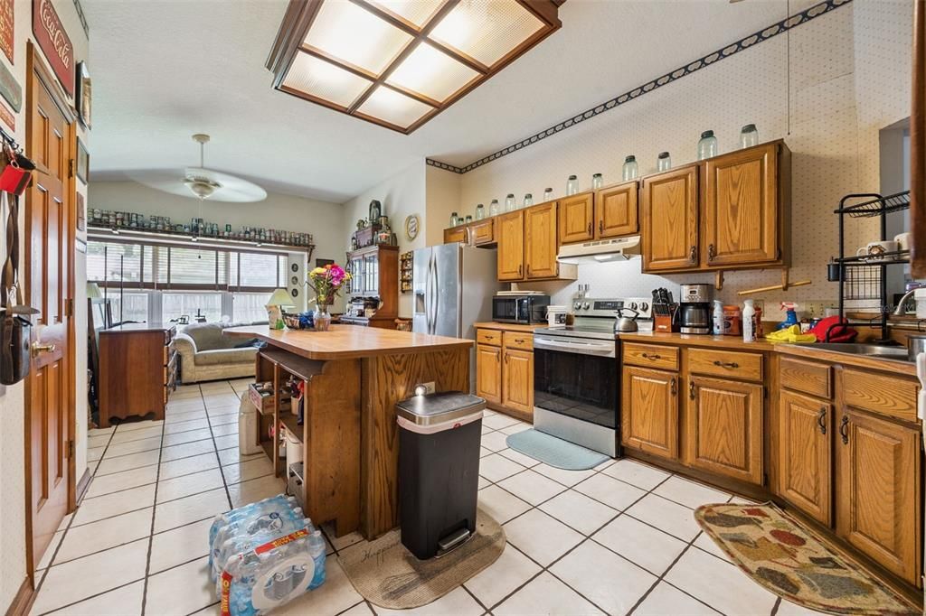 For Sale: $399,000 (3 beds, 2 baths, 1919 Square Feet)