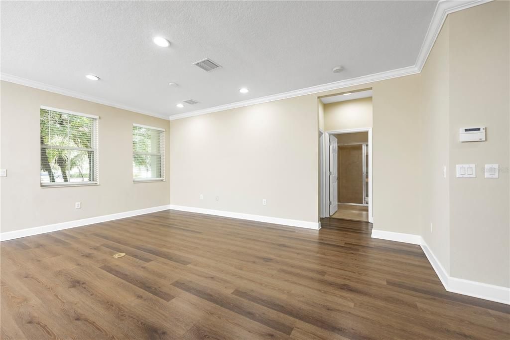 For Sale: $349,000 (3 beds, 3 baths, 1696 Square Feet)