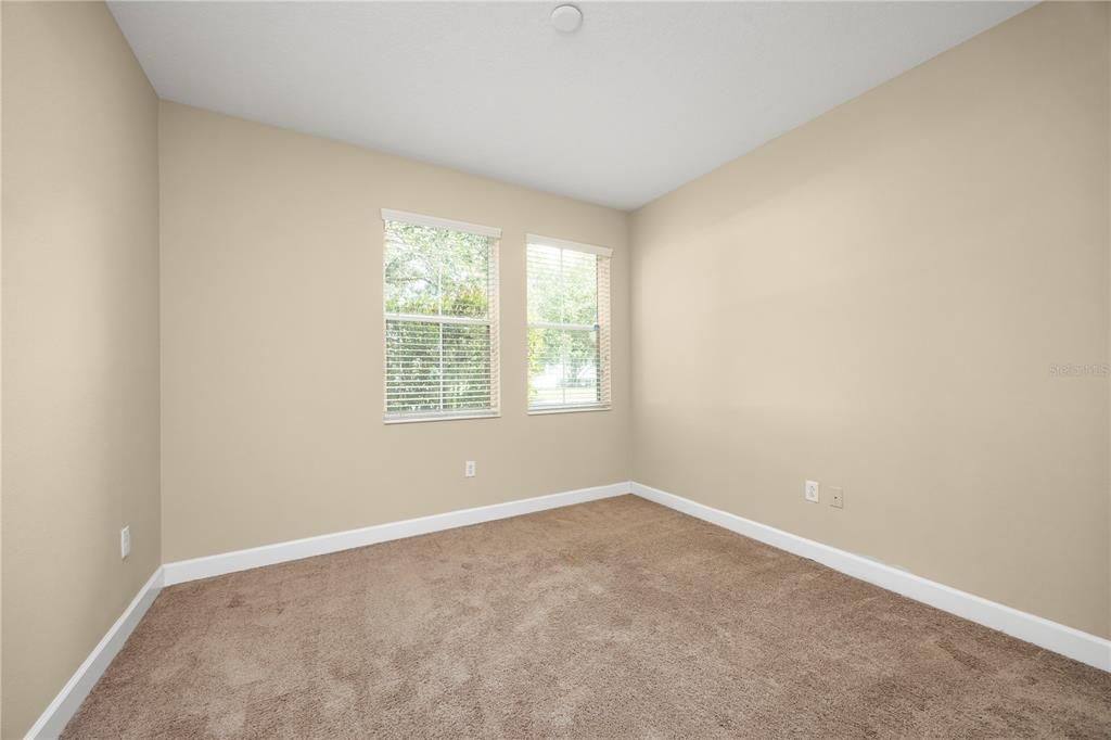 For Sale: $349,000 (3 beds, 3 baths, 1696 Square Feet)