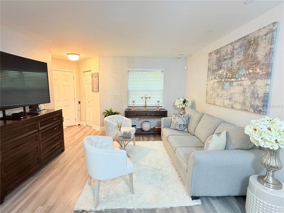 En Venta: $240,000 (2 camas, 2 baños, 937 Pies cuadrados)