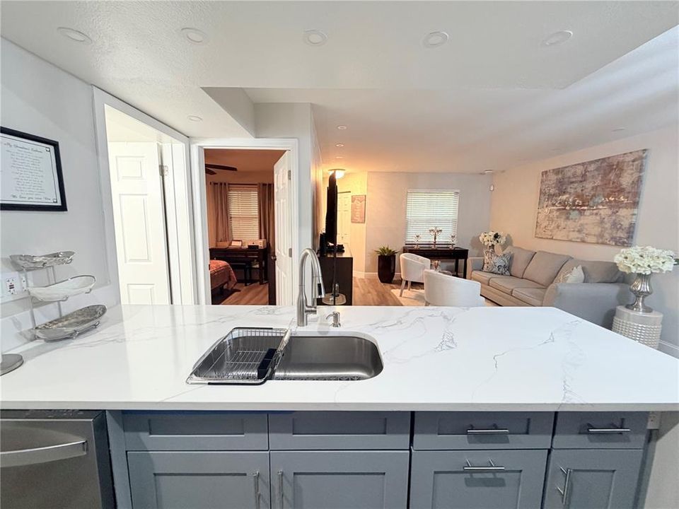 En Venta: $240,000 (2 camas, 2 baños, 937 Pies cuadrados)