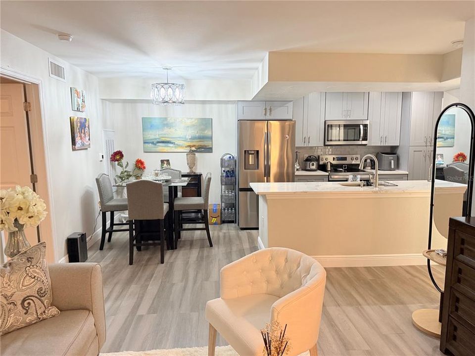 En Venta: $240,000 (2 camas, 2 baños, 937 Pies cuadrados)