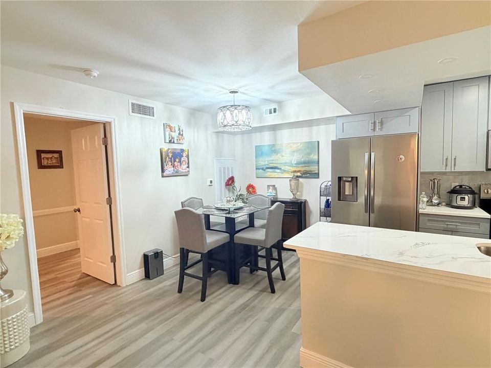 En Venta: $240,000 (2 camas, 2 baños, 937 Pies cuadrados)