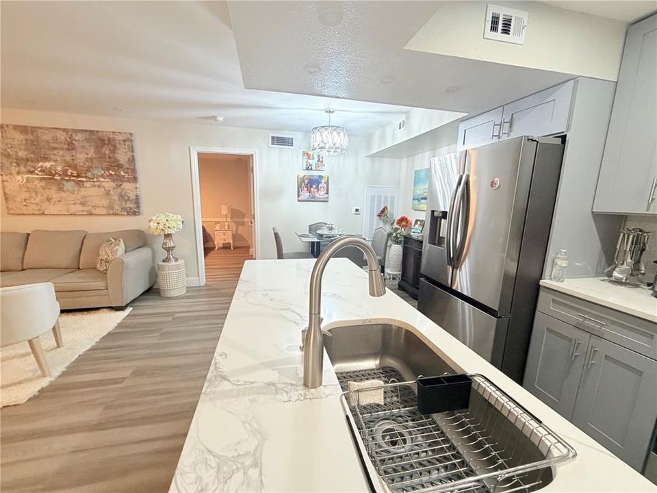 En Venta: $240,000 (2 camas, 2 baños, 937 Pies cuadrados)
