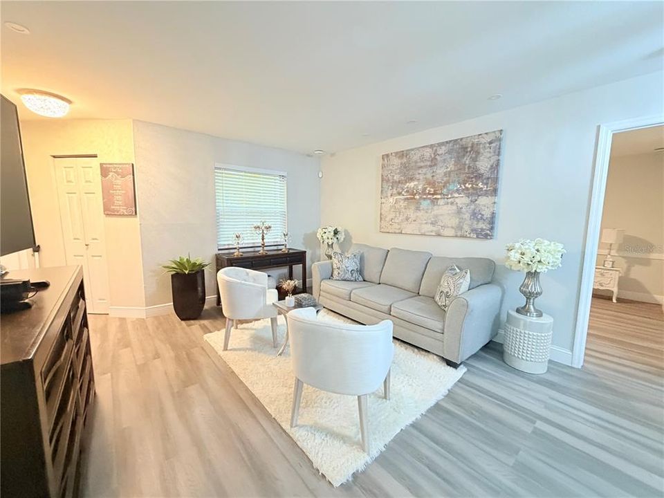 En Venta: $240,000 (2 camas, 2 baños, 937 Pies cuadrados)