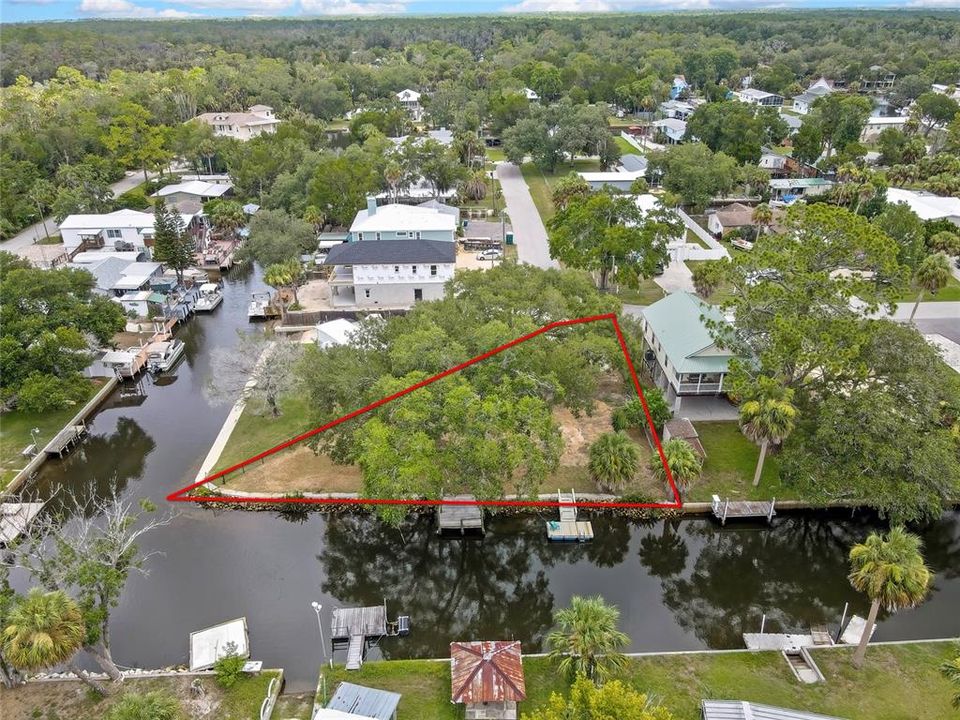 На продажу: $218,000 (0.21 acres)