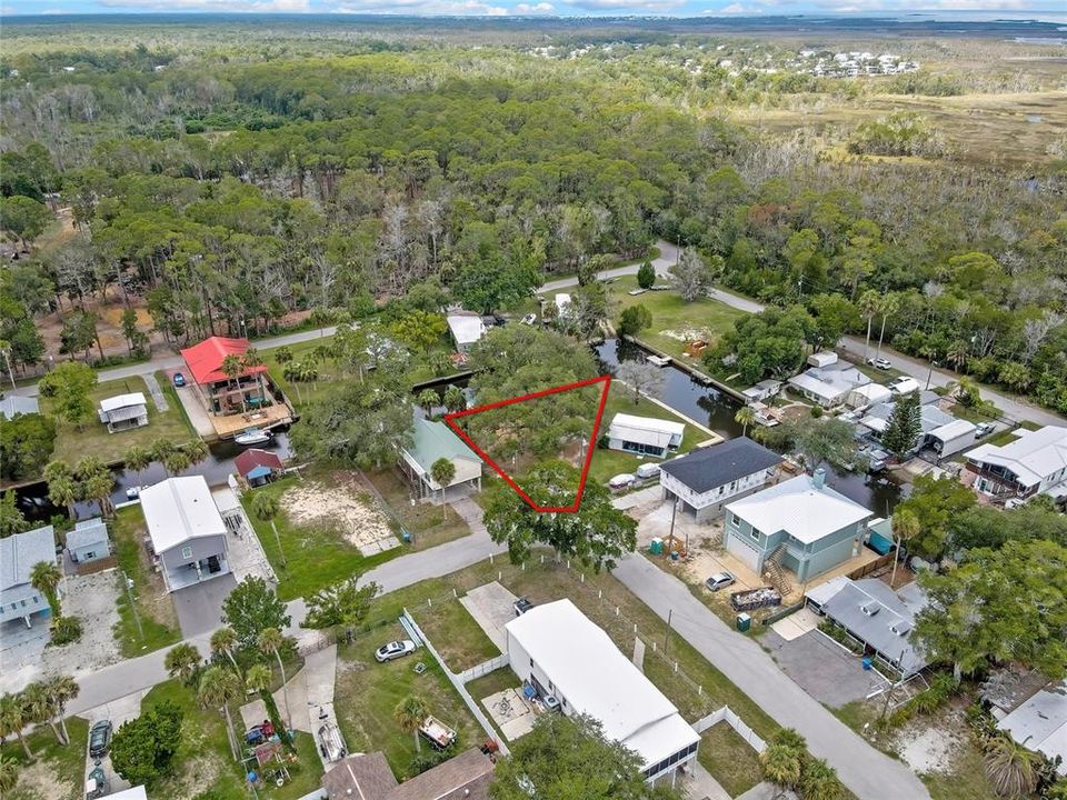 На продажу: $218,000 (0.21 acres)