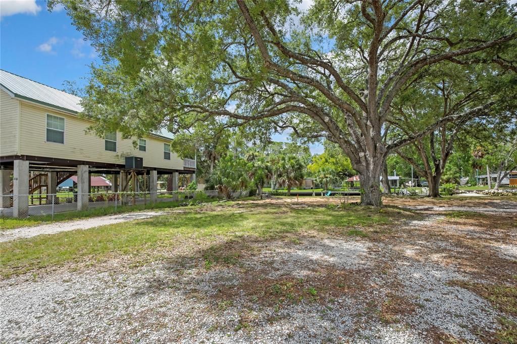 На продажу: $218,000 (0.21 acres)