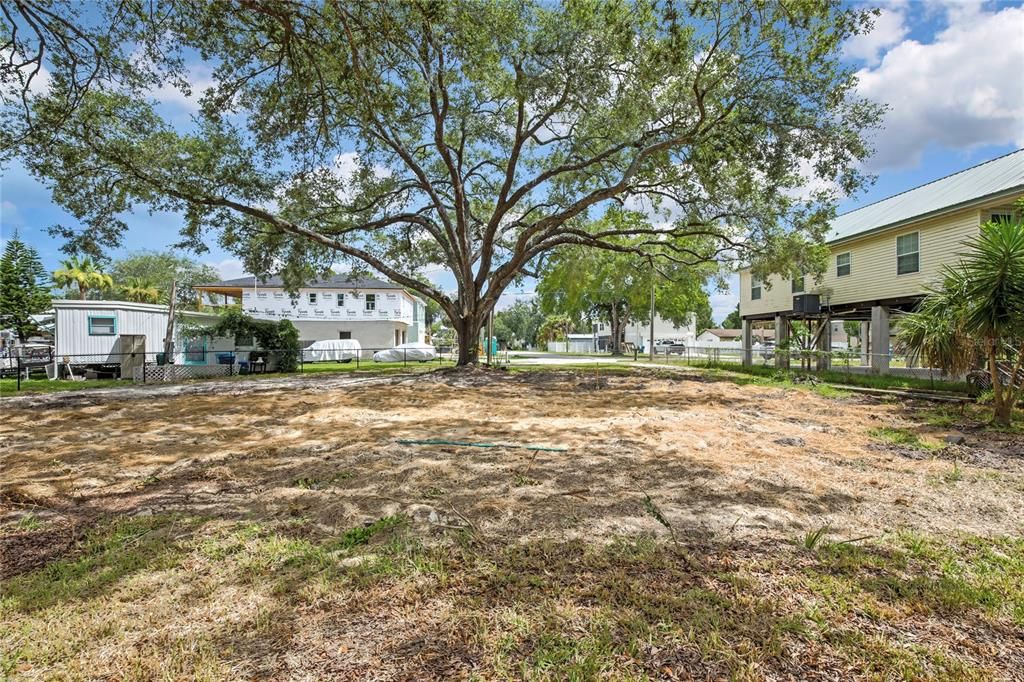На продажу: $218,000 (0.21 acres)