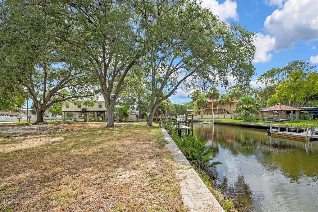На продажу: $218,000 (0.21 acres)
