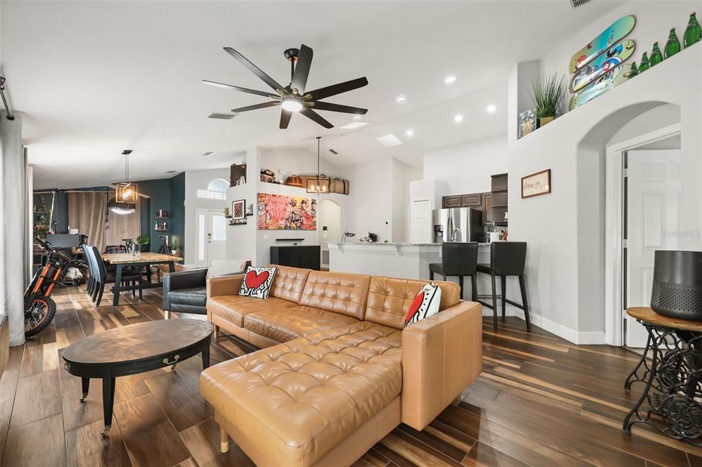 En Venta: $420,000 (3 camas, 2 baños, 1842 Pies cuadrados)