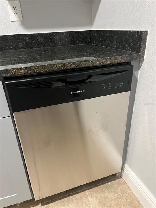 В аренду: $1,350 (1 спален, 1 ванн, 760 Квадратных фут)