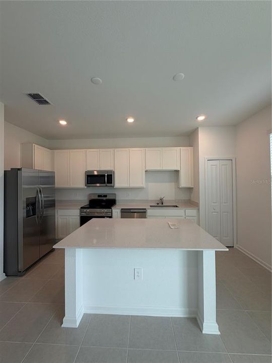В аренду: $2,400 (3 спален, 2 ванн, 1689 Квадратных фут)