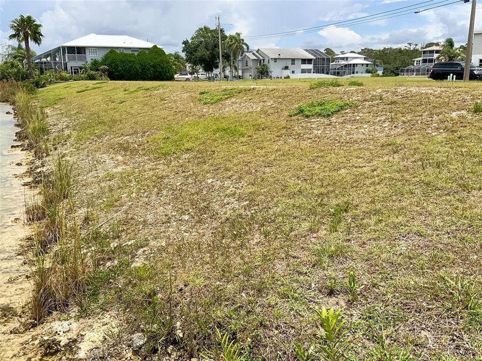 待售: $64,900 (0.17 acres)