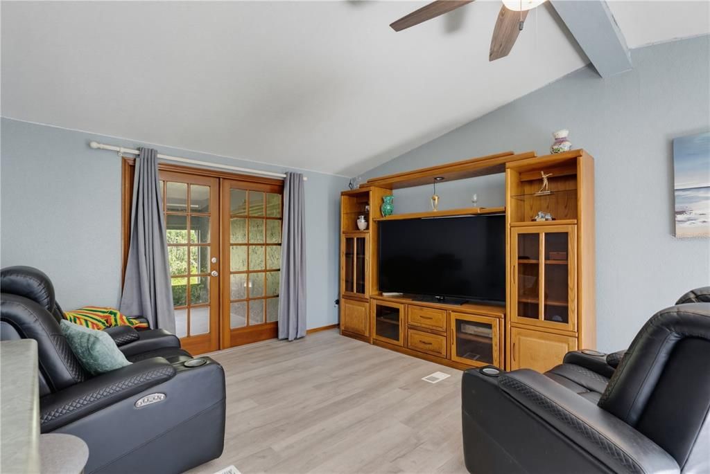 En Venta: $249,999 (5 camas, 2 baños, 2866 Pies cuadrados)
