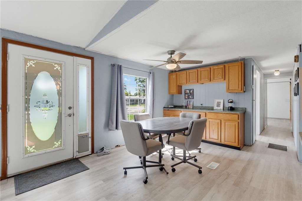 En Venta: $249,999 (5 camas, 2 baños, 2866 Pies cuadrados)