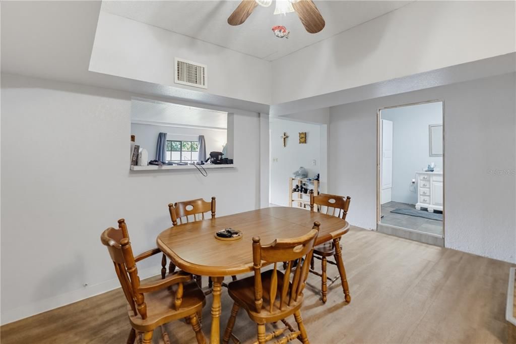 En Venta: $249,999 (5 camas, 2 baños, 2866 Pies cuadrados)