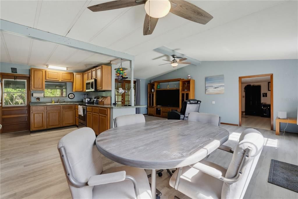 En Venta: $249,999 (5 camas, 2 baños, 2866 Pies cuadrados)