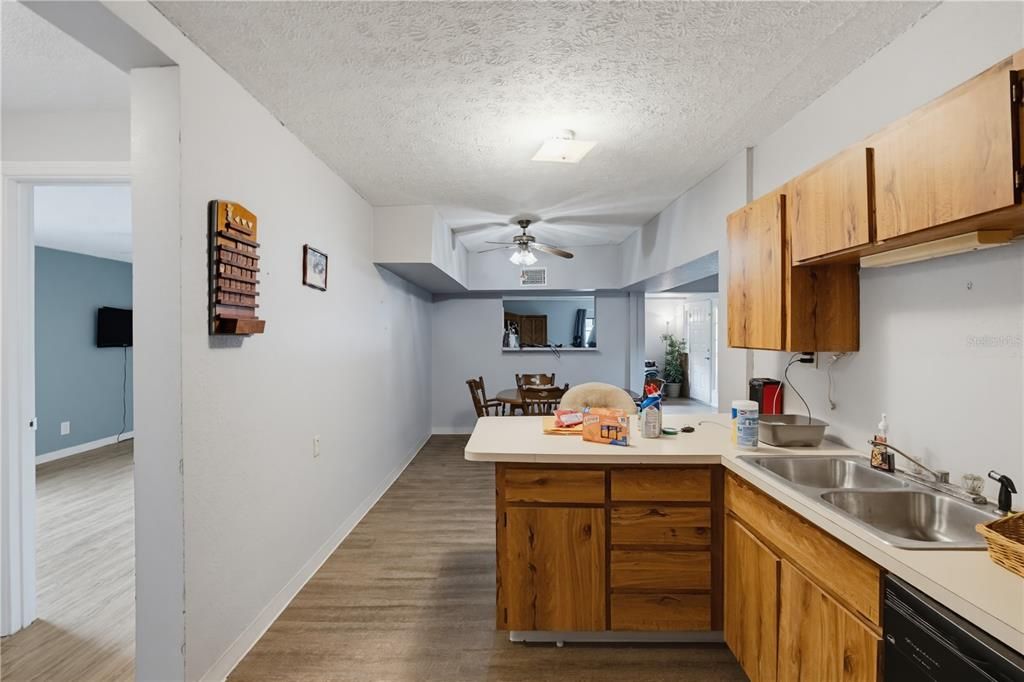 En Venta: $249,999 (5 camas, 2 baños, 2866 Pies cuadrados)