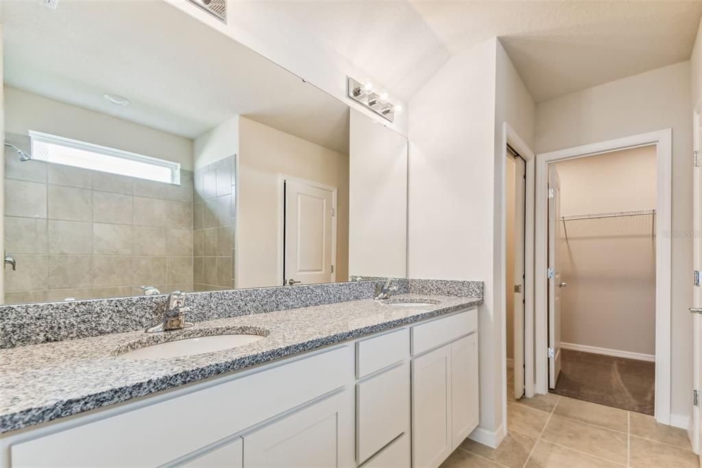 En Venta: $644,760 (5 camas, 4 baños, 3598 Pies cuadrados)